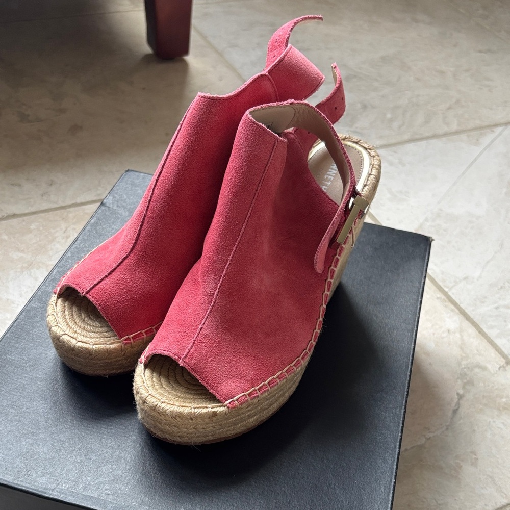 Kenneth Cole OLIVIA Espadrille Peep-Toe Wedge Sandals Size 6.5 Coral